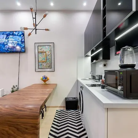 Aircontitoned 2 Baths Apartman In The Center Διαμέρισμα *