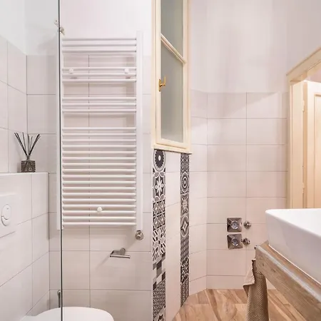 Aircontitoned 2 Baths Apartman In The Center Διαμέρισμα *