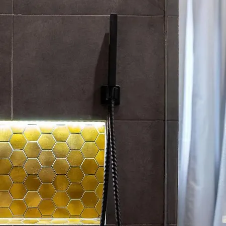Aircontitoned 2 Baths Apartman In The Center Διαμέρισμα *