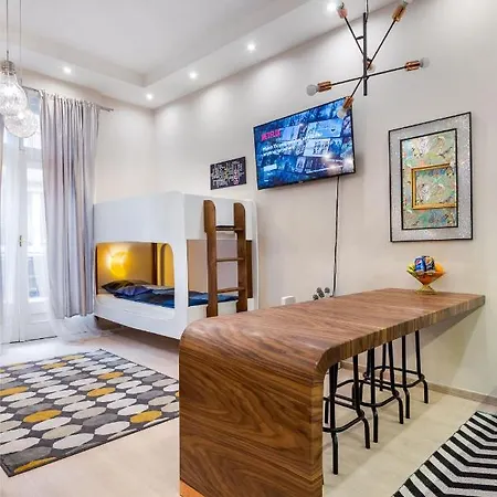 Aircontitoned 2 Baths Apartman In The Center Διαμέρισμα *