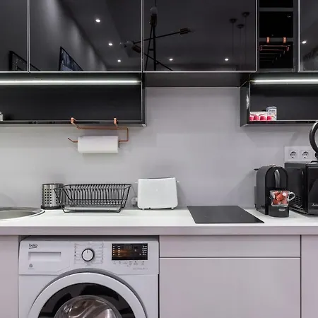 Aircontitoned 2 Baths Apartman In The Center Διαμέρισμα *